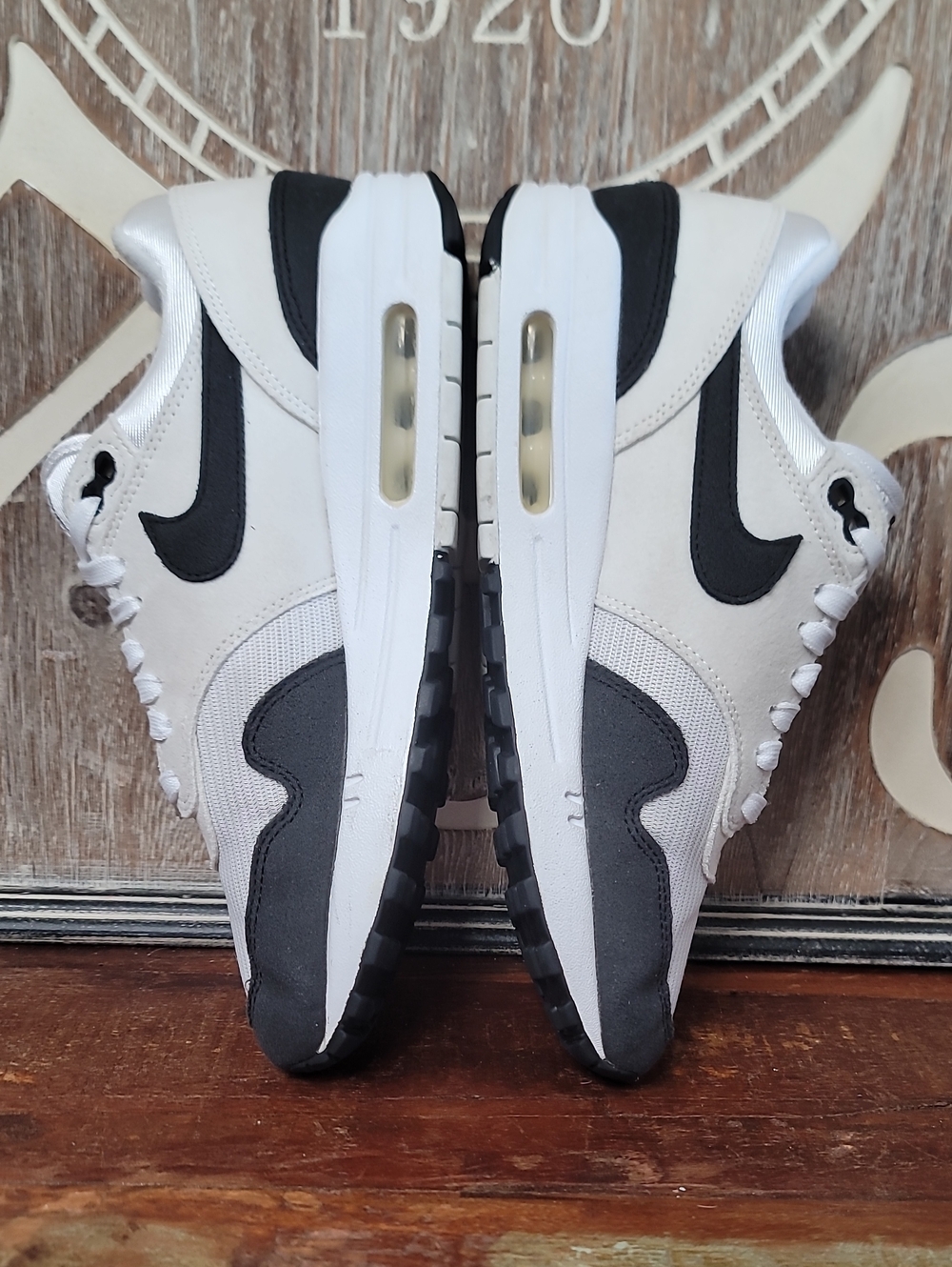 Nike Wmns Air Max 1 "White/Black" Wmns 8.5, Good Condition. Fast Shipping - Picture 3 of 14